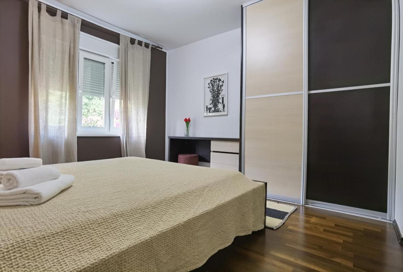 Pine And Lime Apartment Pula