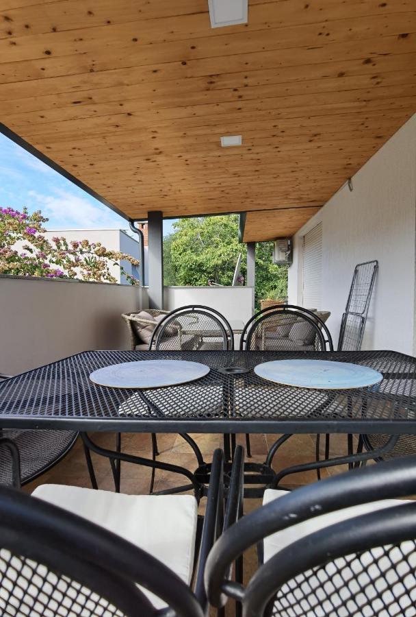 Pine And Lime Apartment Pula