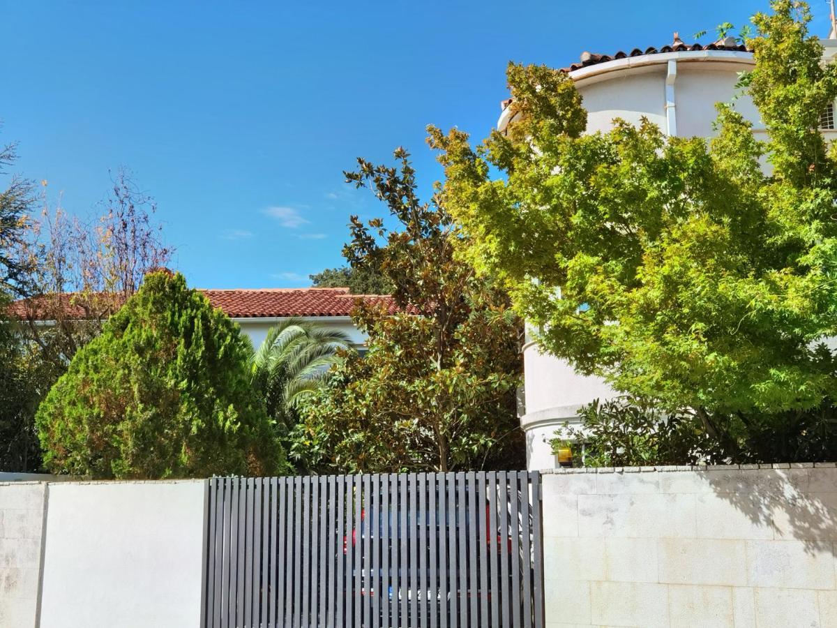 Pine And Lime Apartment Pula