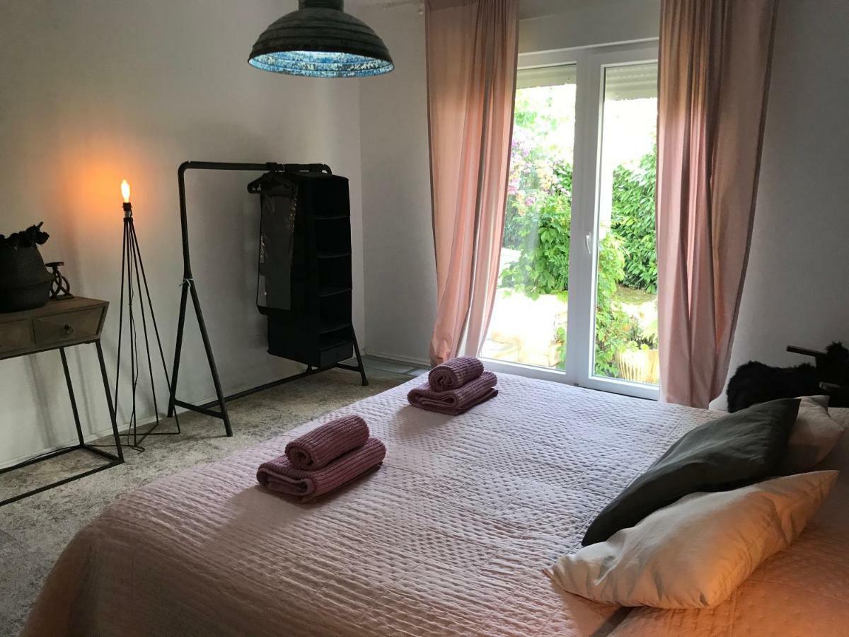 Pine And Lime Apartment Pula