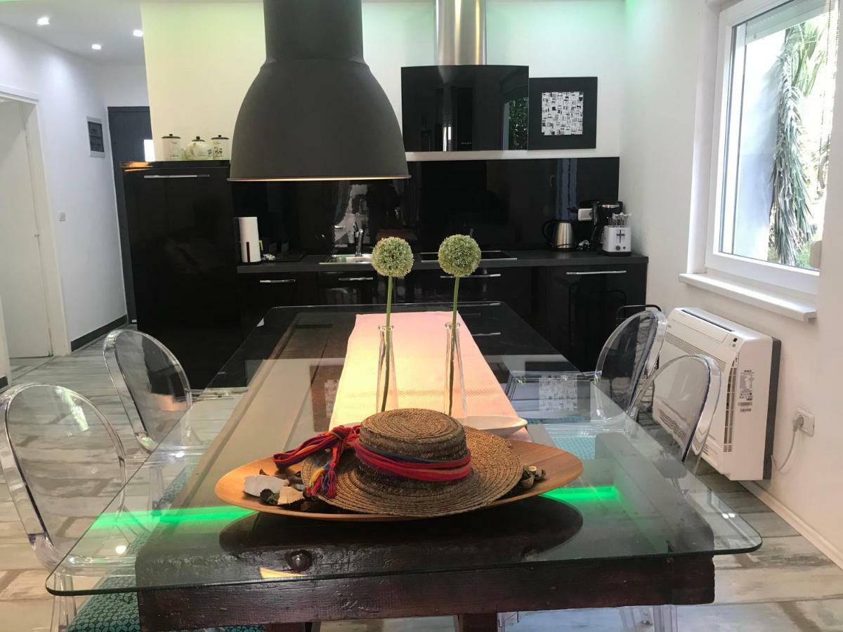 Pine And Lime Apartment